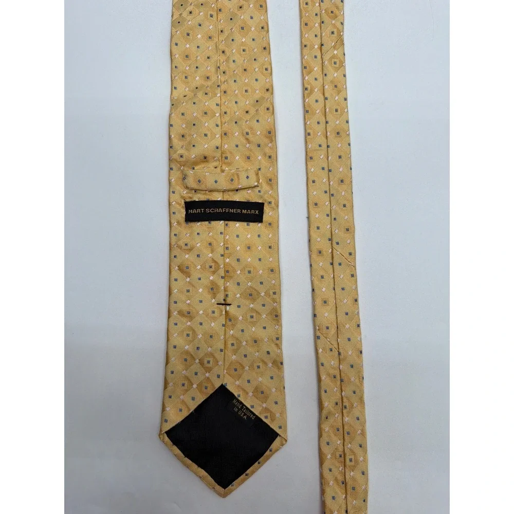 Hart Schaffner Marx Mens Gold Silk Geometric Diamond Pattern Necktie USA Made